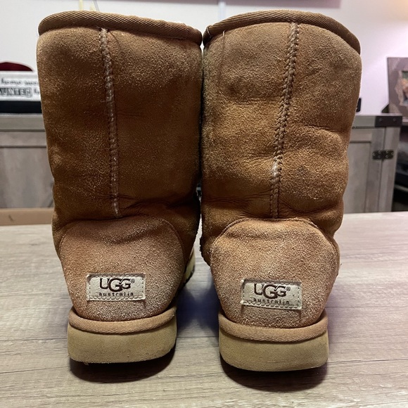 UGG Classic Short Boots - Picture 3 of 7